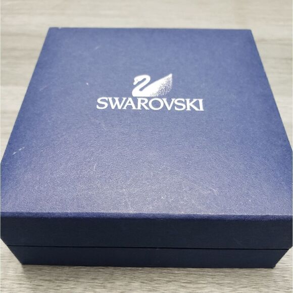 Swarovski sapphire Necklace  - Picture 4 of 4